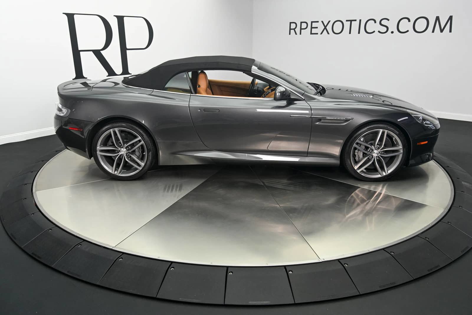 Used 2014 Aston Martin DB9 Volante RWD image 11