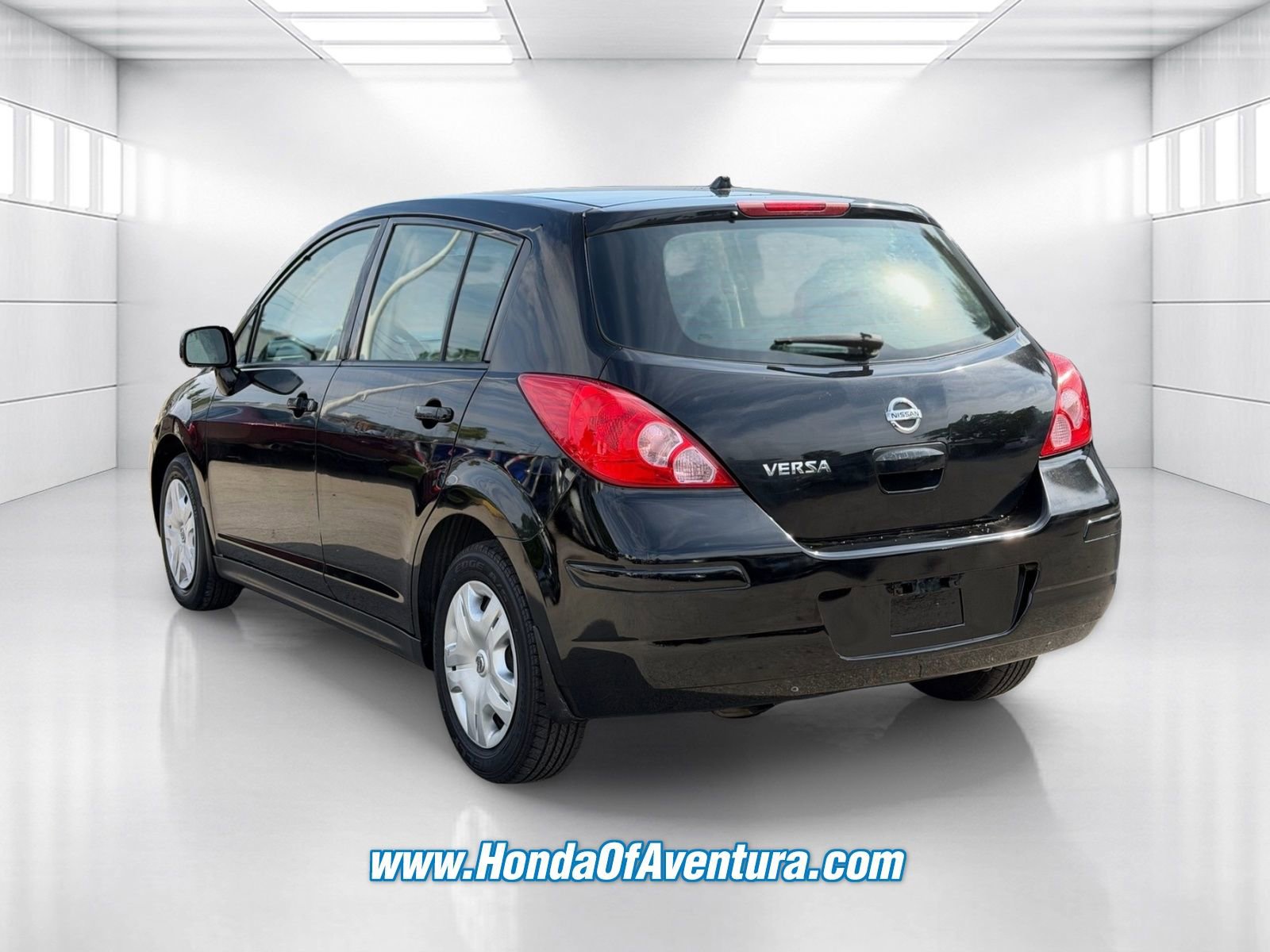 Used 2012 Nissan Versa 1.8 S w/ Plus Pkg FWD image 4