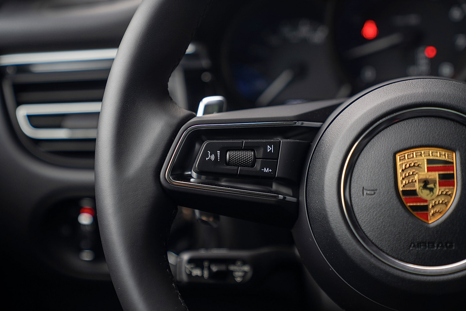 Certified 2026 Porsche Macan AWD/4WD image 7