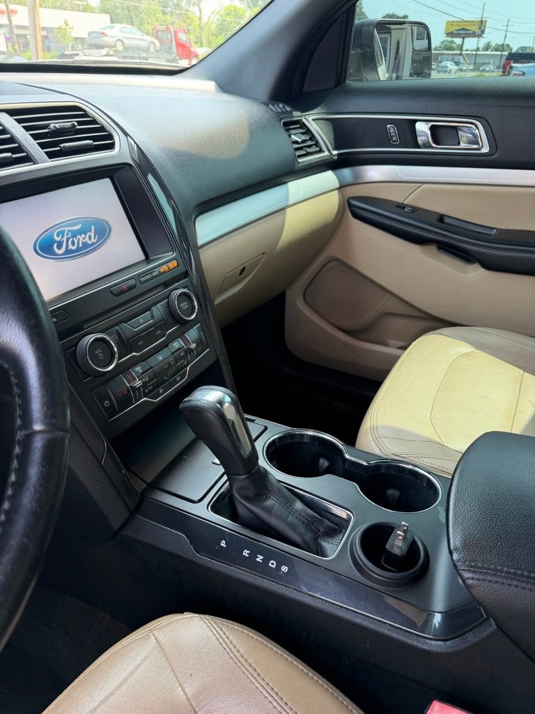 Used 2016 Ford Explorer XLT w/ Equipment Group 202A FWD image 15
