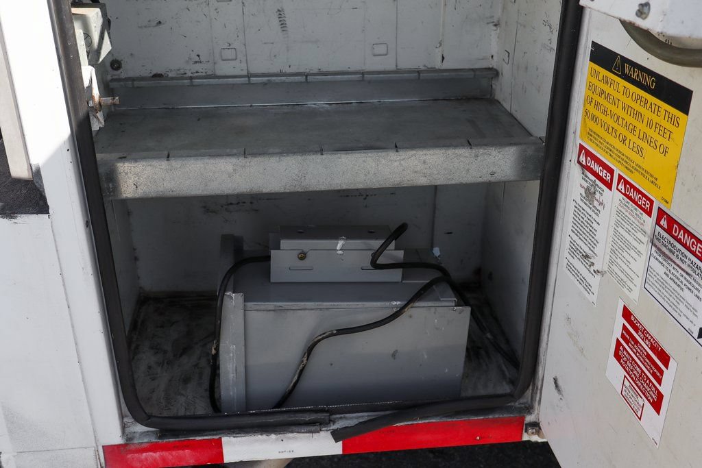 Used 2012 Ford F550 2WD Regular Cab Super Duty w/ PWR Equipment Group image 15