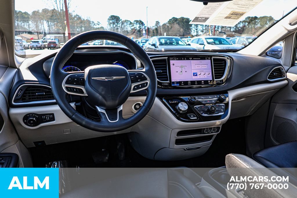 Used 2024 Chrysler Pacifica Touring-L image 31