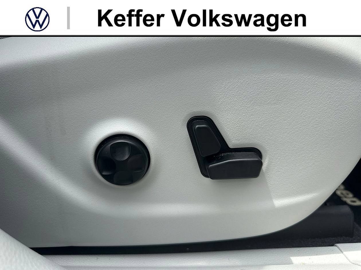 Used 2019 Jeep Cherokee Limited FWD image 29