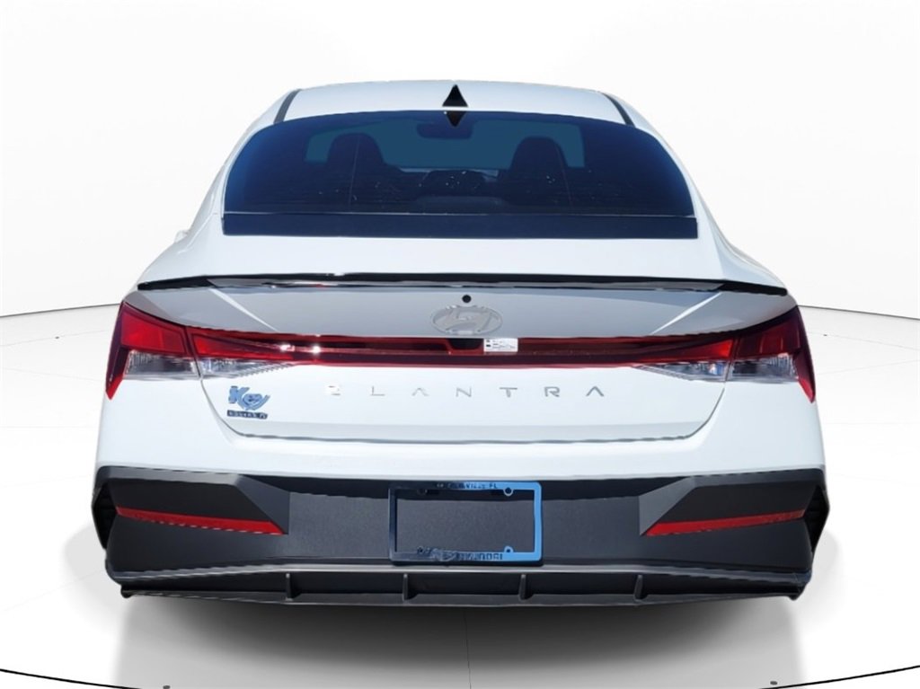 Used 2025 Hyundai Elantra Sport image 5