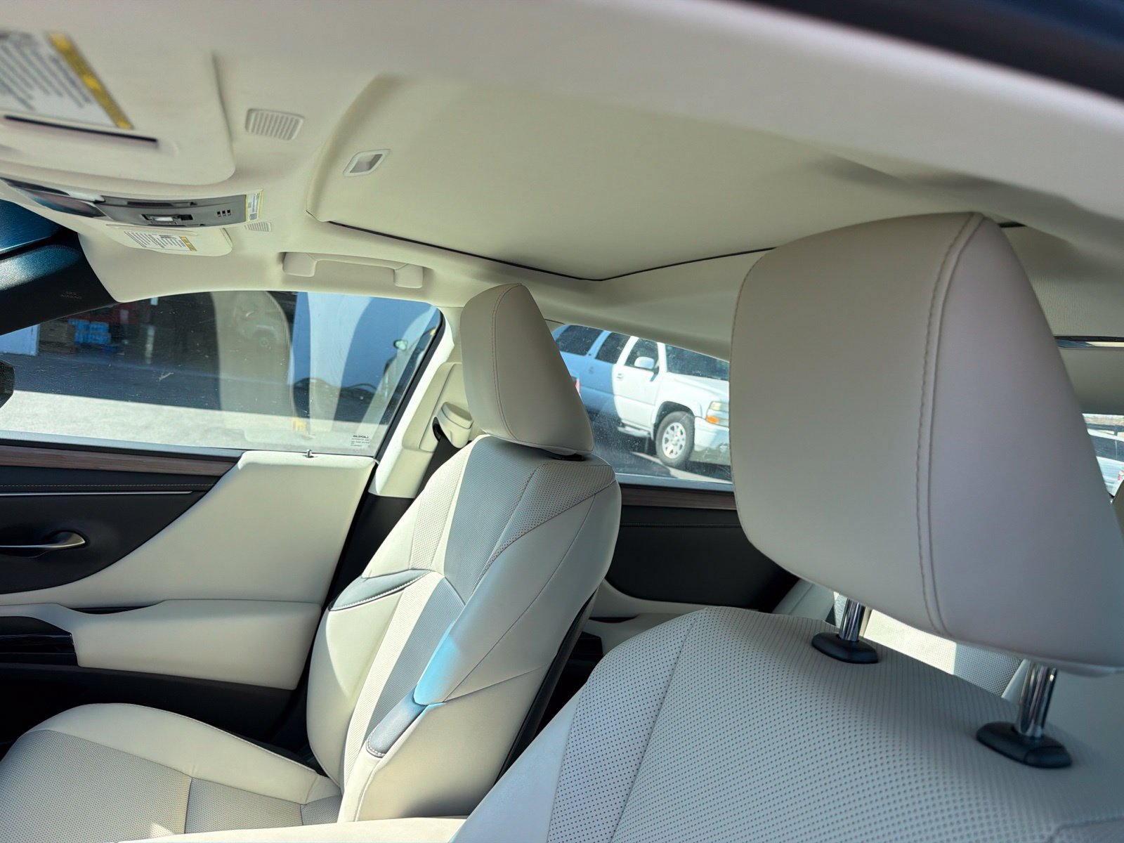 Certified 2024 Lexus ES 300h w/ Premium Package FWD image 9