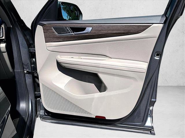 Used 2024 Volkswagen Atlas SEL Premium R-Line image 19