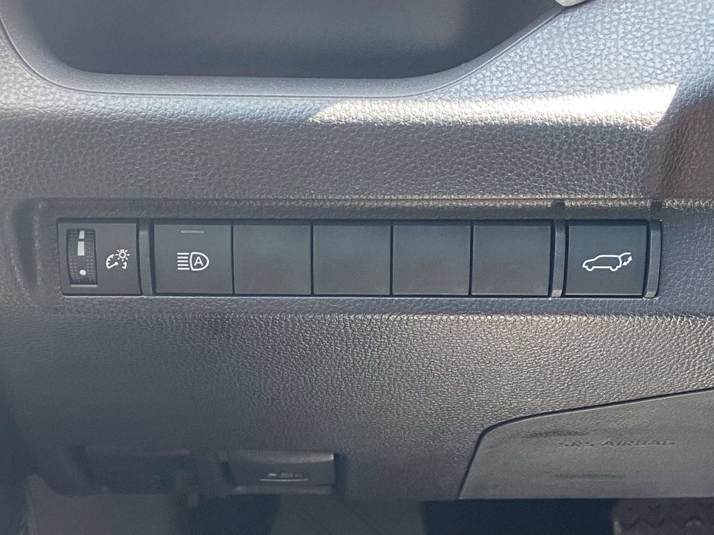 Used 2025 Toyota RAV4 XLE w/ Convenience Package FWD image 32