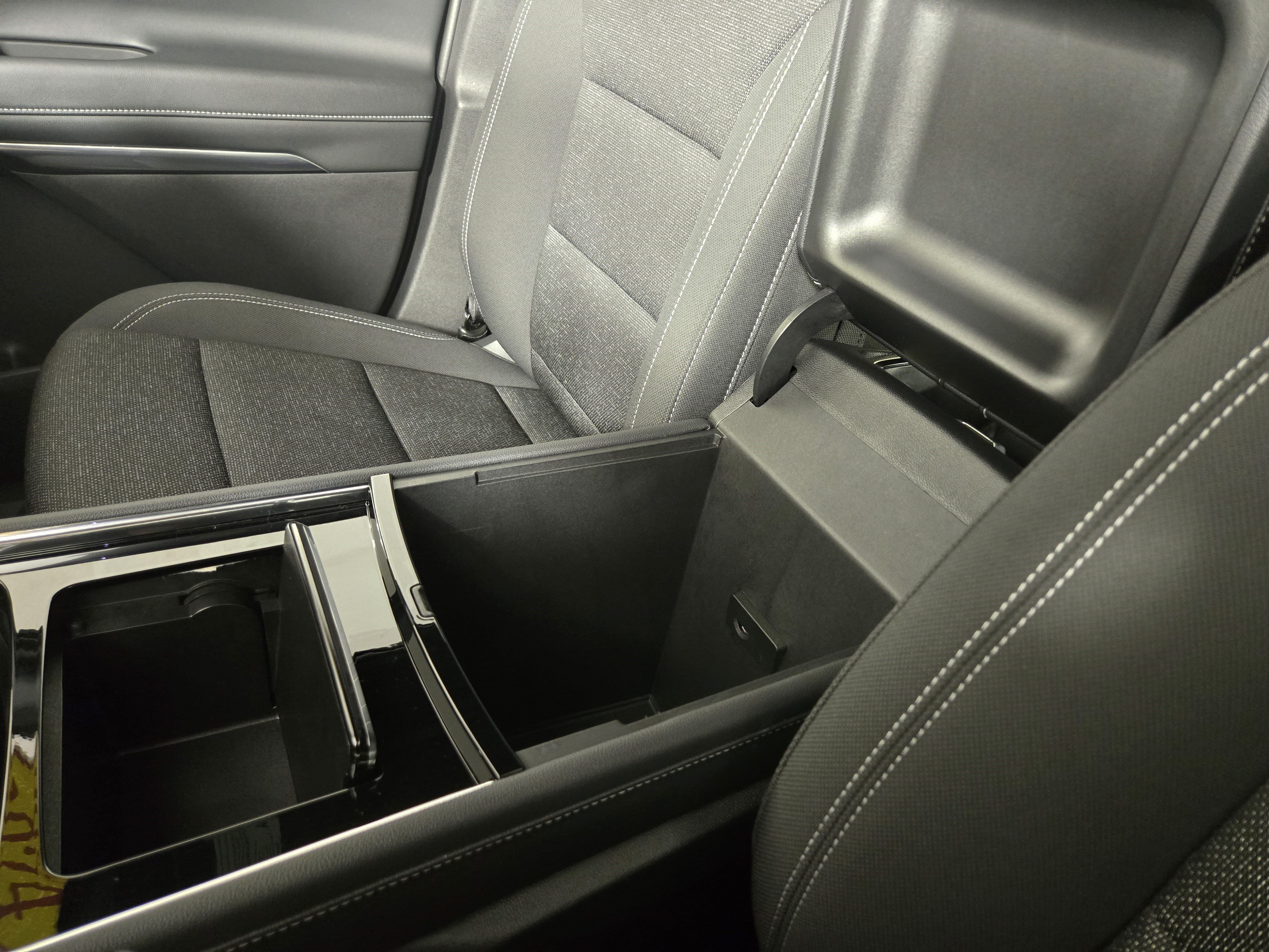 Used 2024 Chevrolet Traverse LS FWD image 30