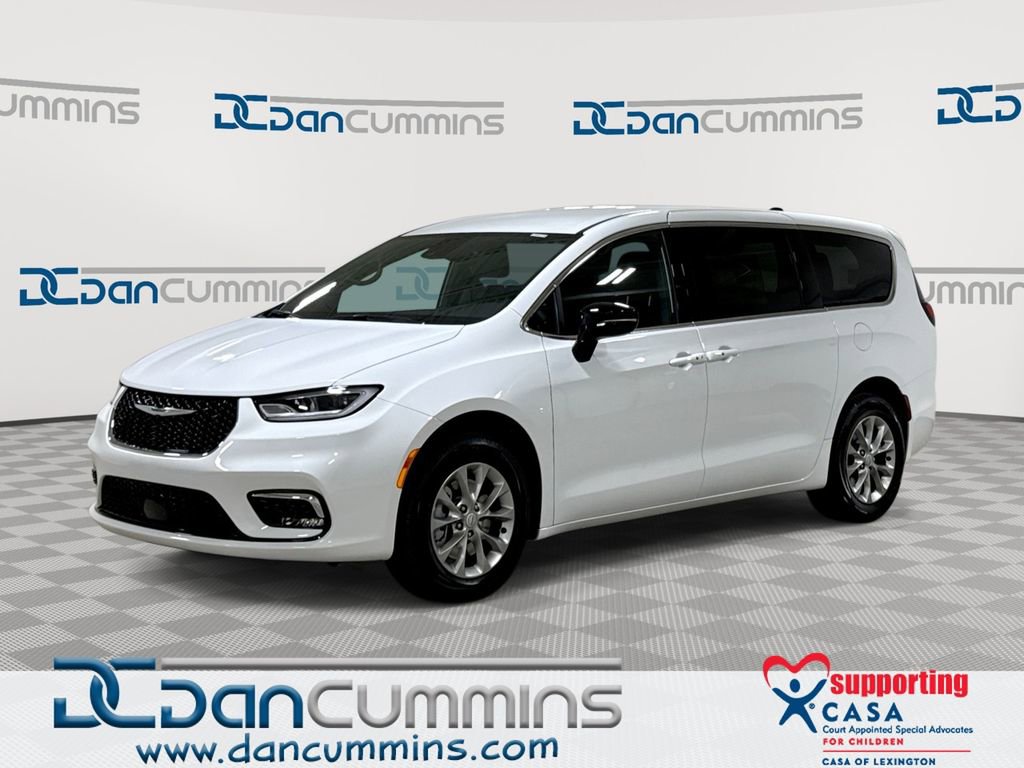 New 2026 Chrysler Pacifica Select