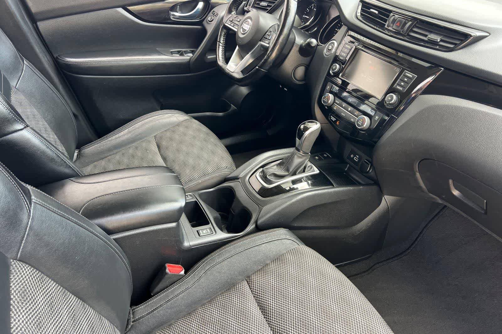 Used 2021 Nissan Rogue Sport SV w/ Technology Package AWD/4WD image 19