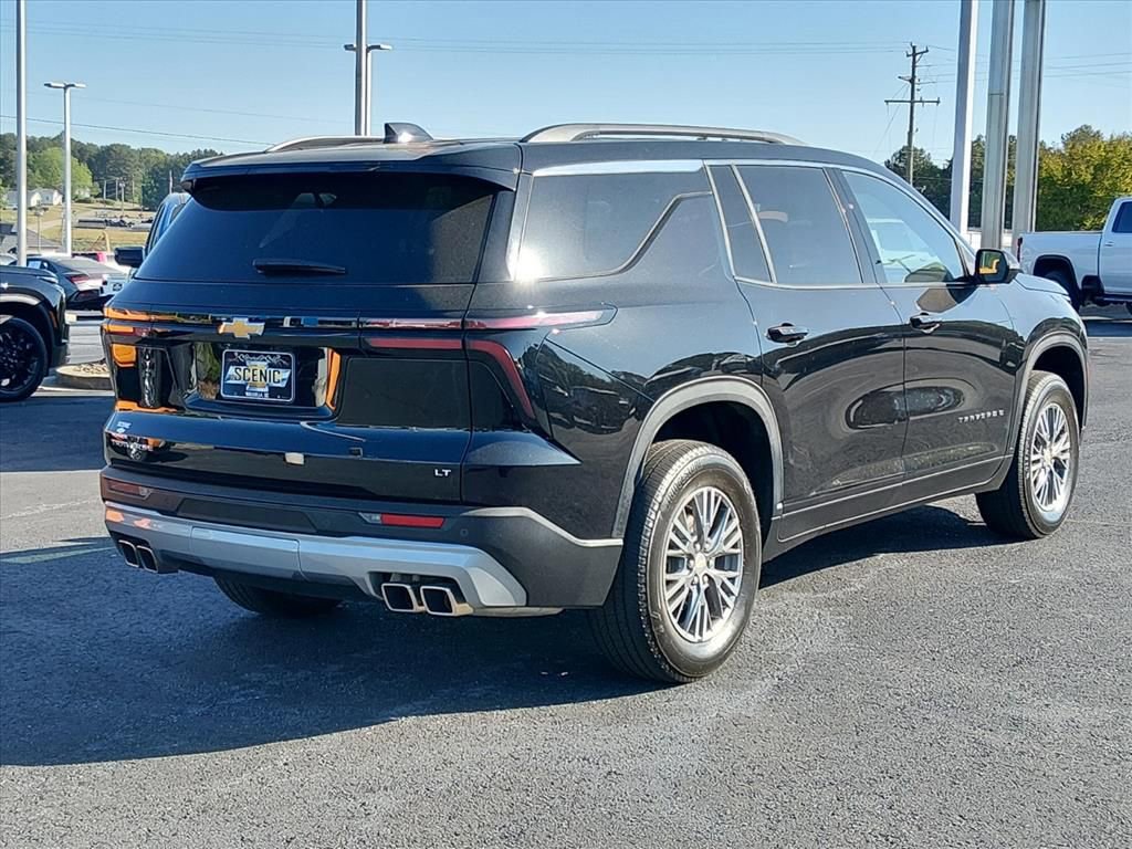 Used 2024 Chevrolet Traverse LT FWD image 3