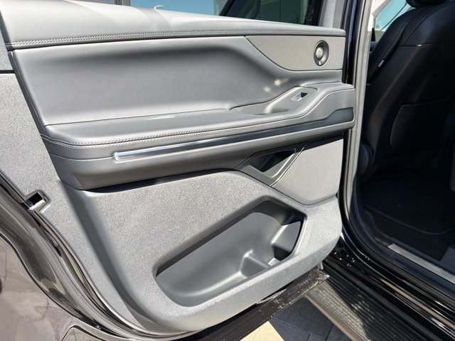 New 2026 Lincoln Navigator L Premier image 15