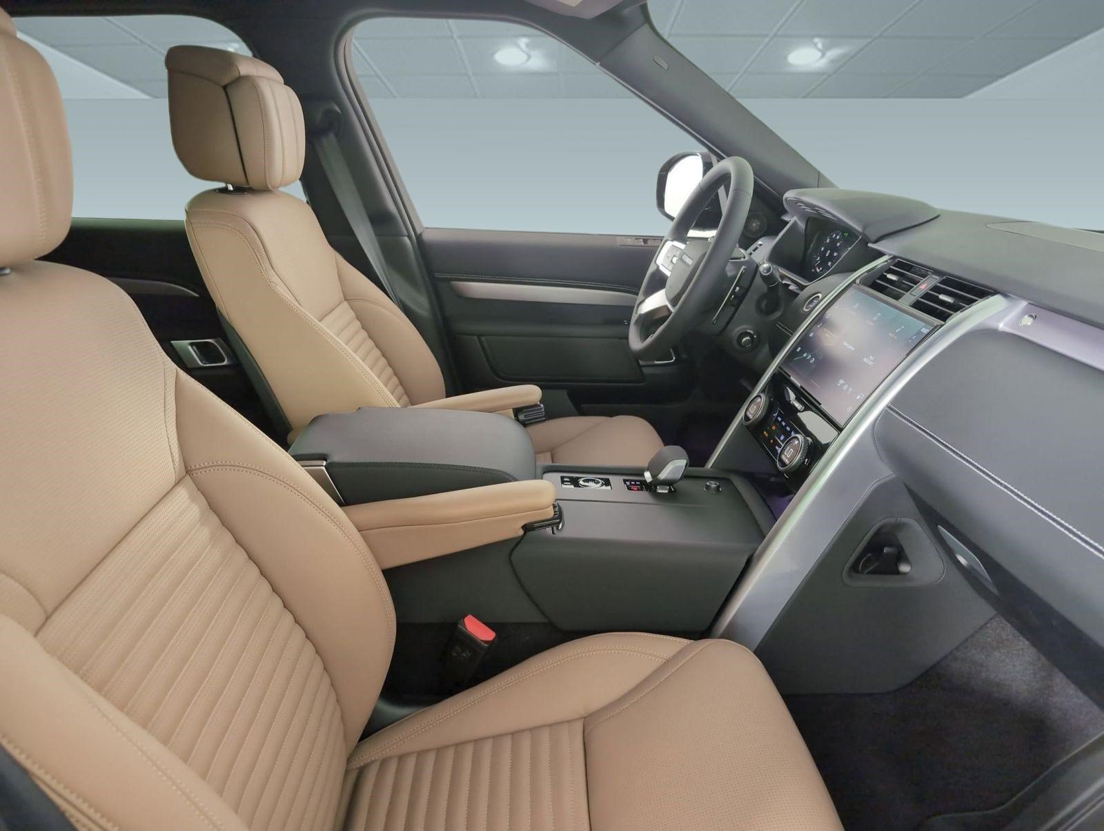 Certified 2025 Land Rover Discovery Dynamic SE AWD/4WD image 18