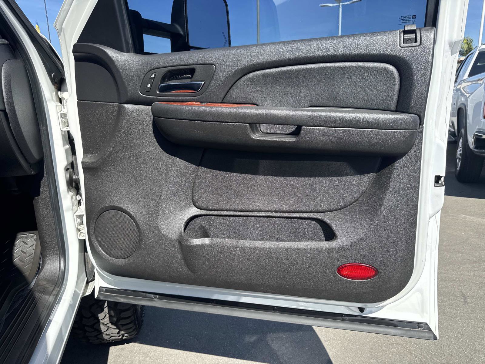 Used 2009 Chevrolet Silverado 2500 LTZ w/ Safety Package image 28