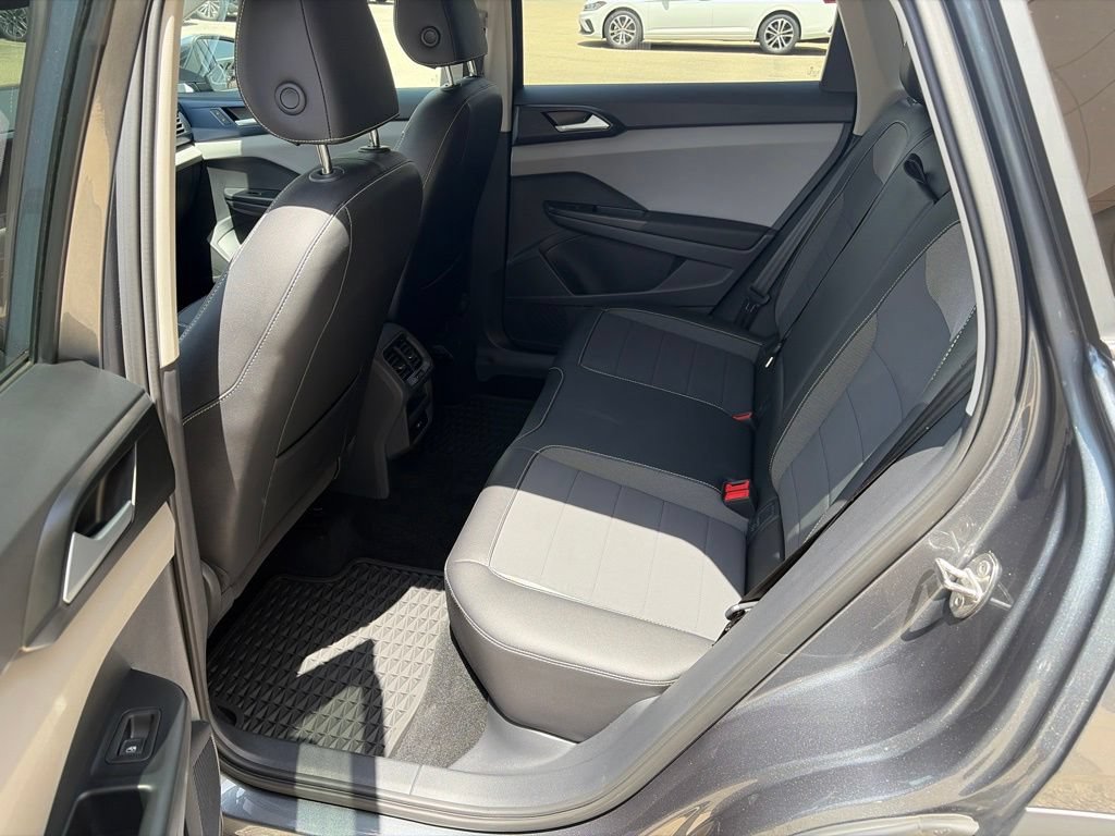 Certified 2023 Volkswagen Taos SE w/ Black Wheel Package FWD image 13