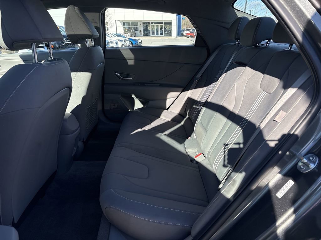 Used 2025 Hyundai Elantra SEL image 28
