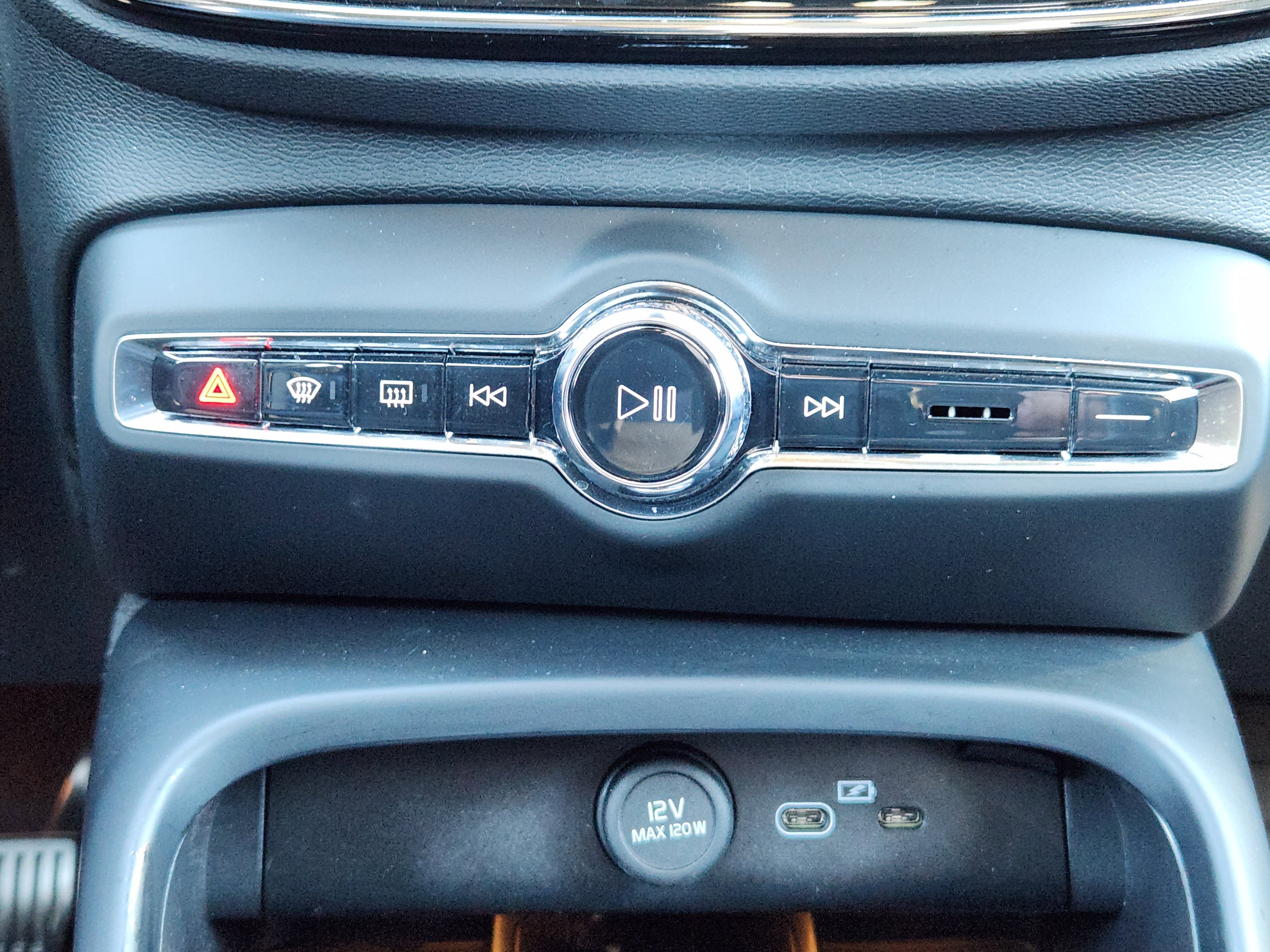 Used 2024 Volvo XC40 Recharge Plus w/ Protection Package Premier image 22