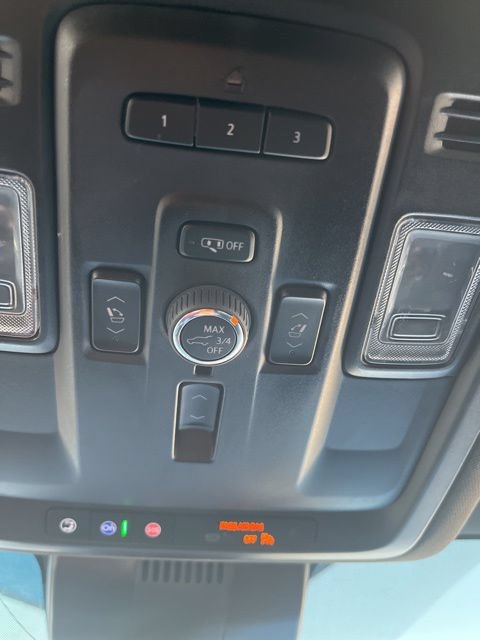 Used 2024 GMC Yukon AT4 w/ Technology Package AWD/4WD image 19