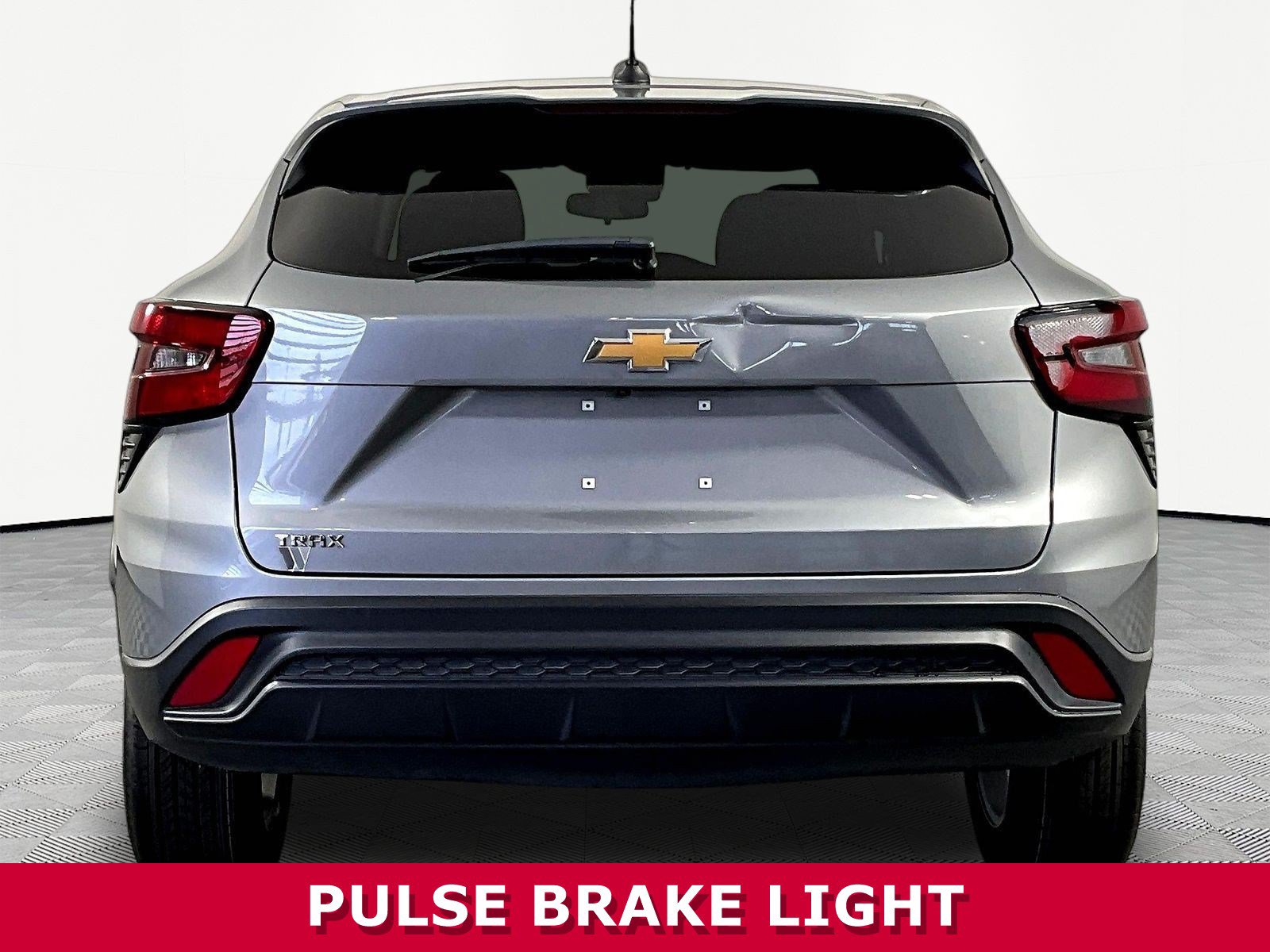 Used 2025 Chevrolet Trax LS w/ LS Convenience Package FWD image 5