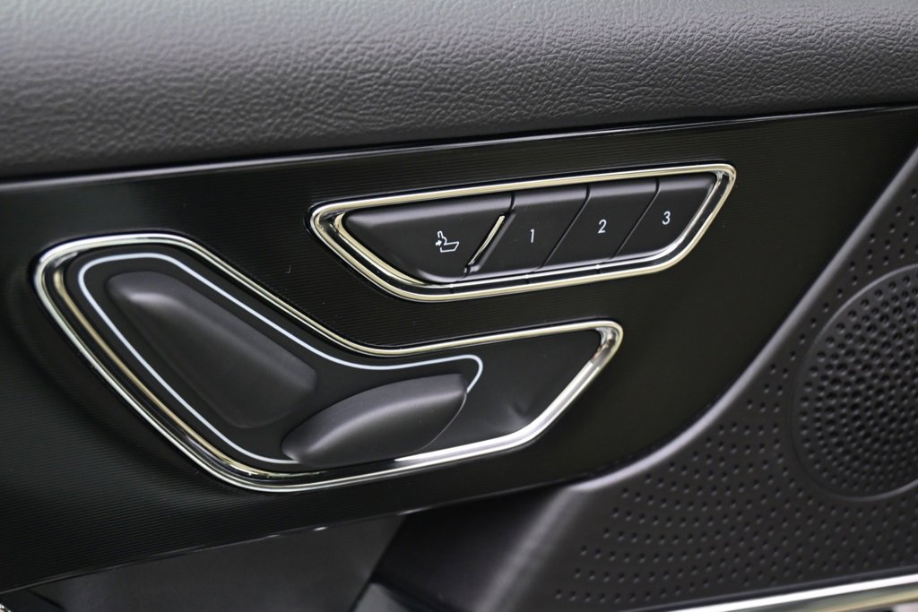 New 2025 Lincoln Corsair Reserve w/ Towing Package image 12