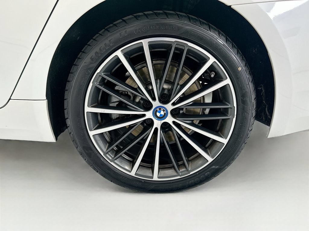Certified 2023 BMW 530e w/ Premium Package RWD image 30