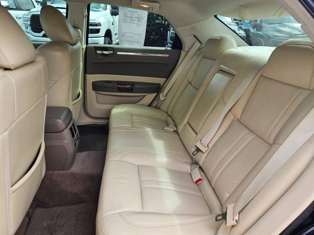 Used 2009 Chrysler 300 C RWD image 14