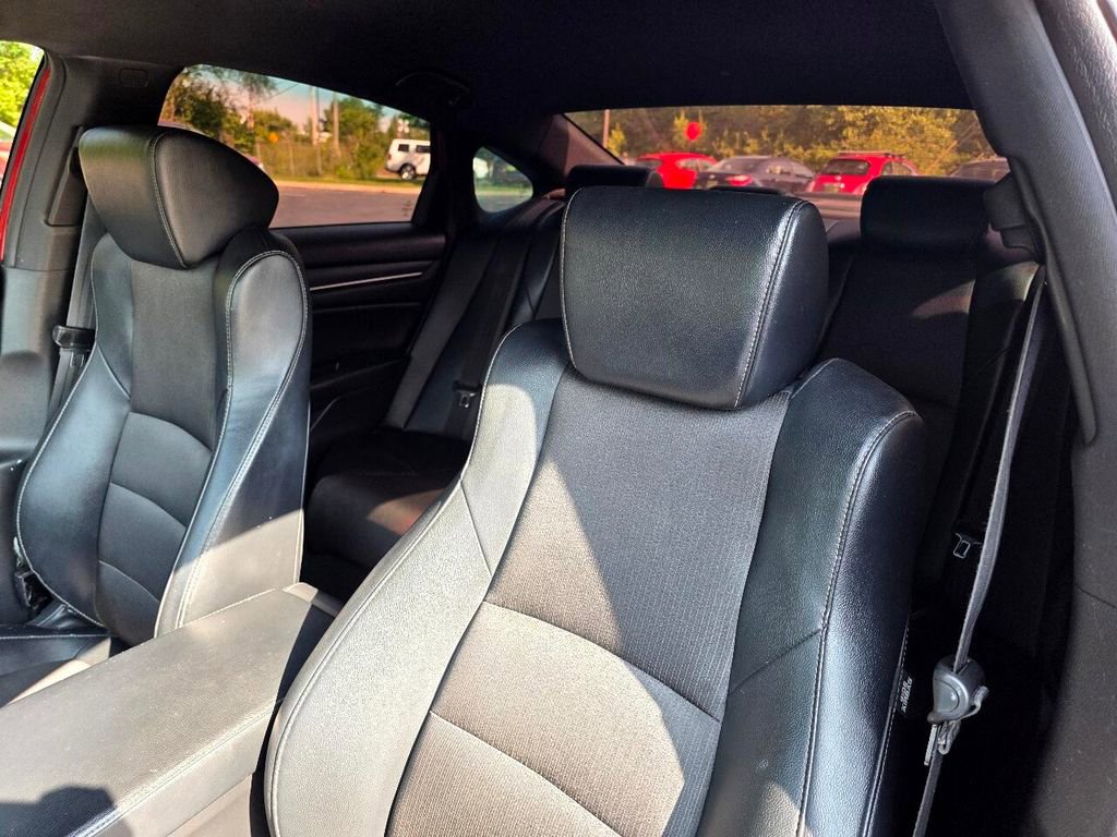 Used 2018 Honda Accord Sport image 16