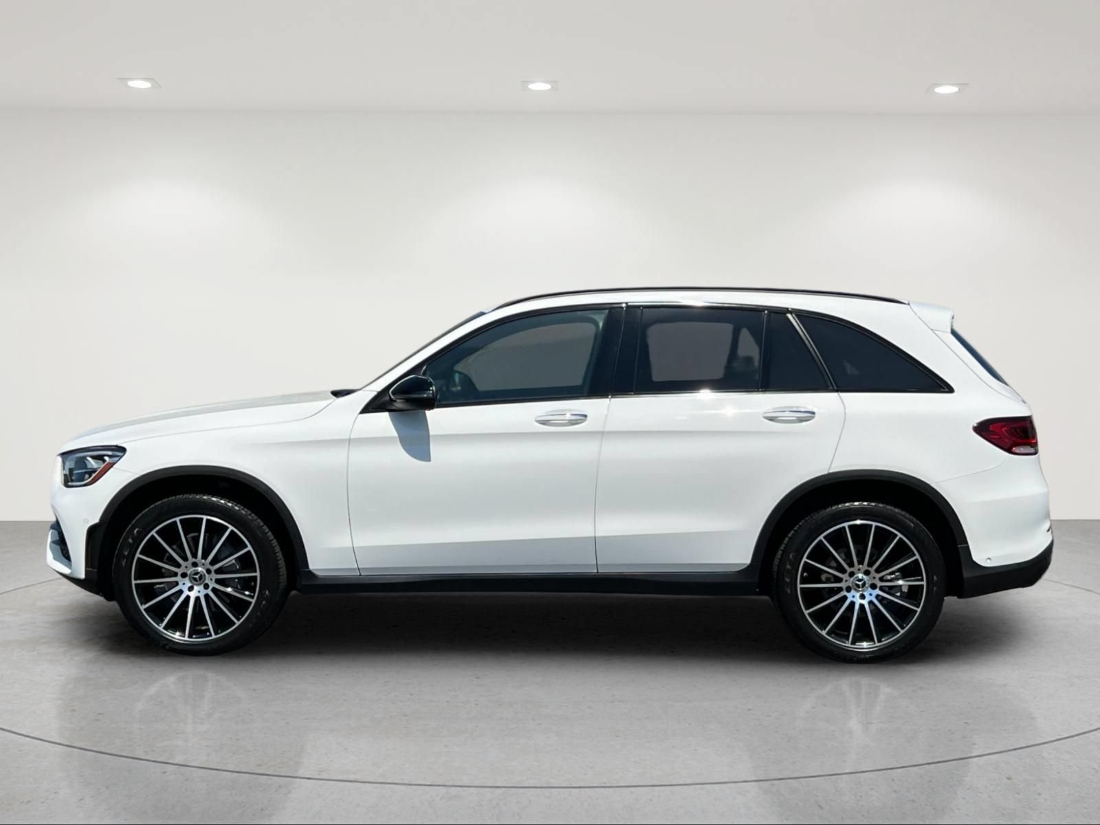 Used 2021 Mercedes-Benz GLC 300 4MATIC image 2
