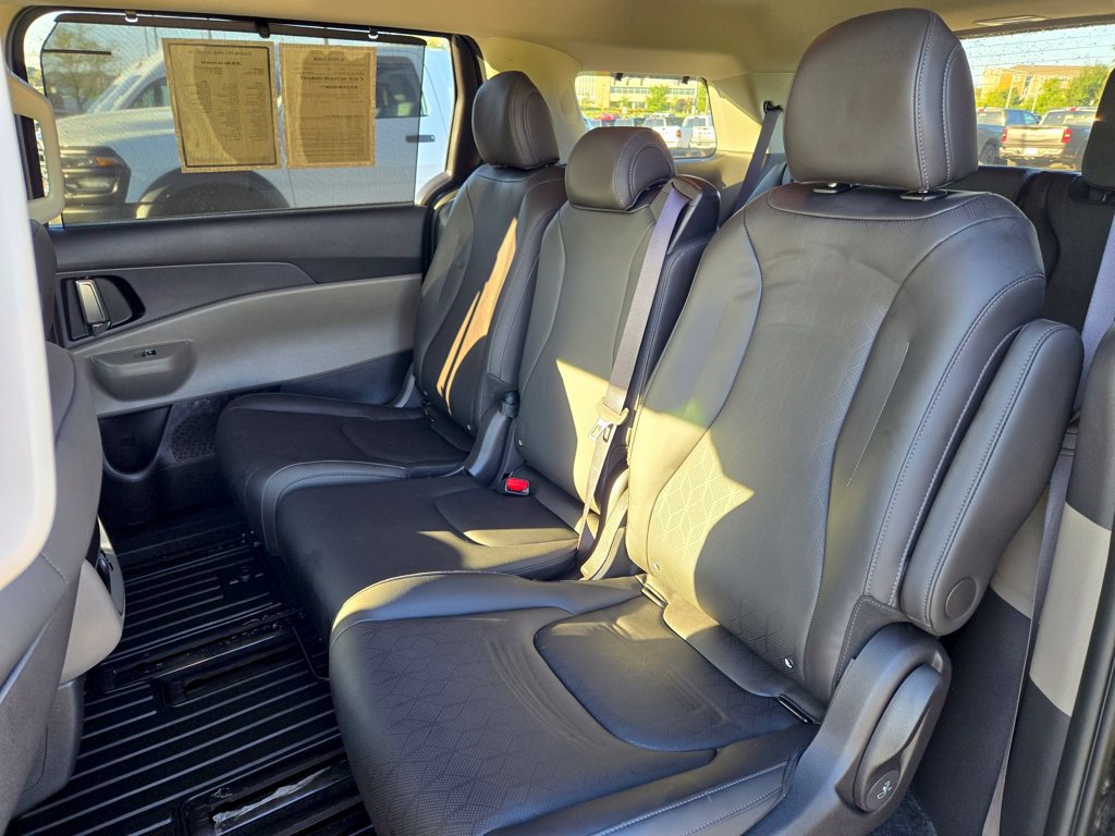 Used 2026 Kia Carnival EX FWD image 27