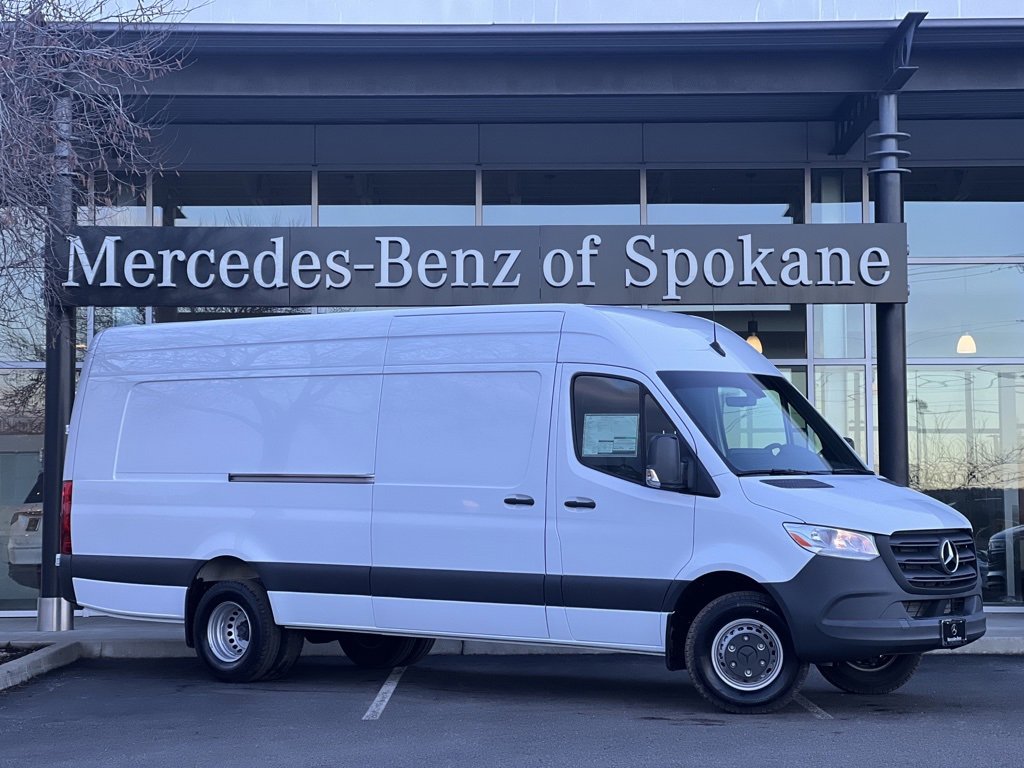 Used 2024 Mercedes-Benz Sprinter 3500 image 2