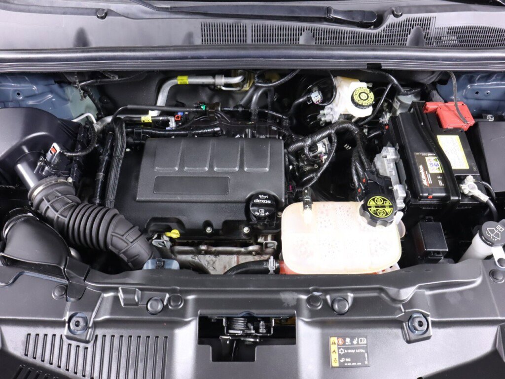 Used 2021 Chevrolet Trax LT w/ LT Convenience Package image 38