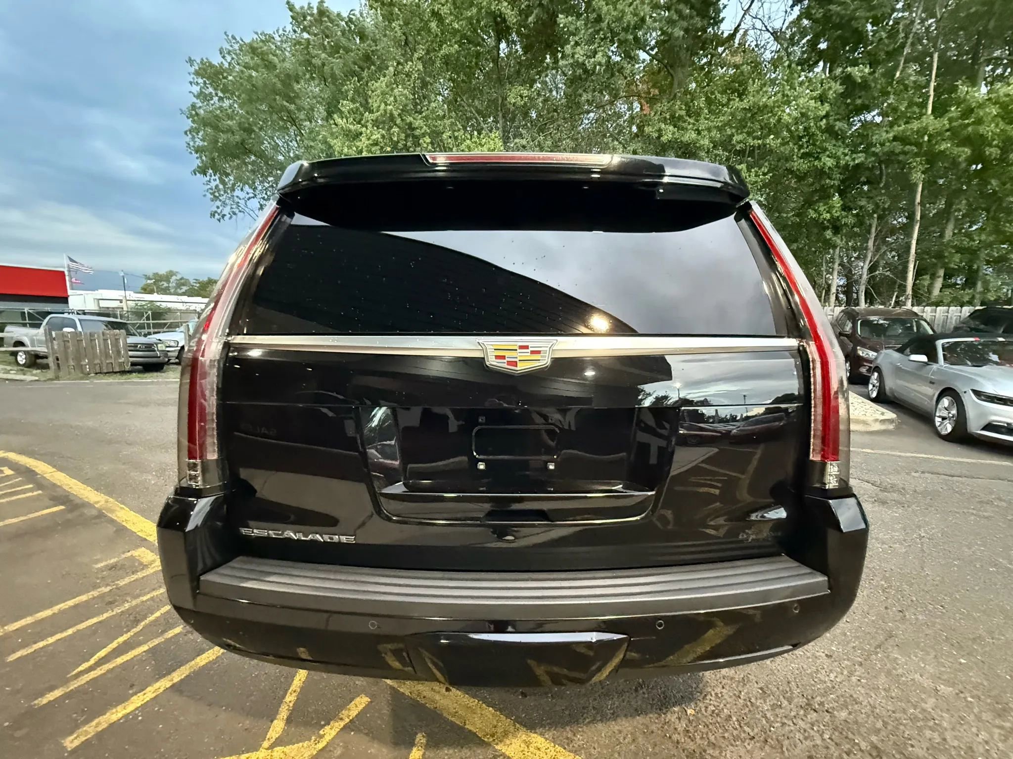 Used 2016 Cadillac Escalade Luxury image 5