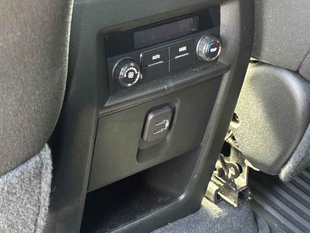Used 2023 Chevrolet Traverse LT FWD image 16
