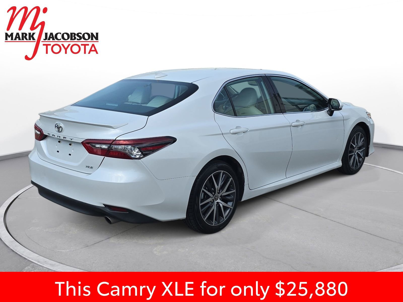 Used 2024 Toyota Camry XLE image 9