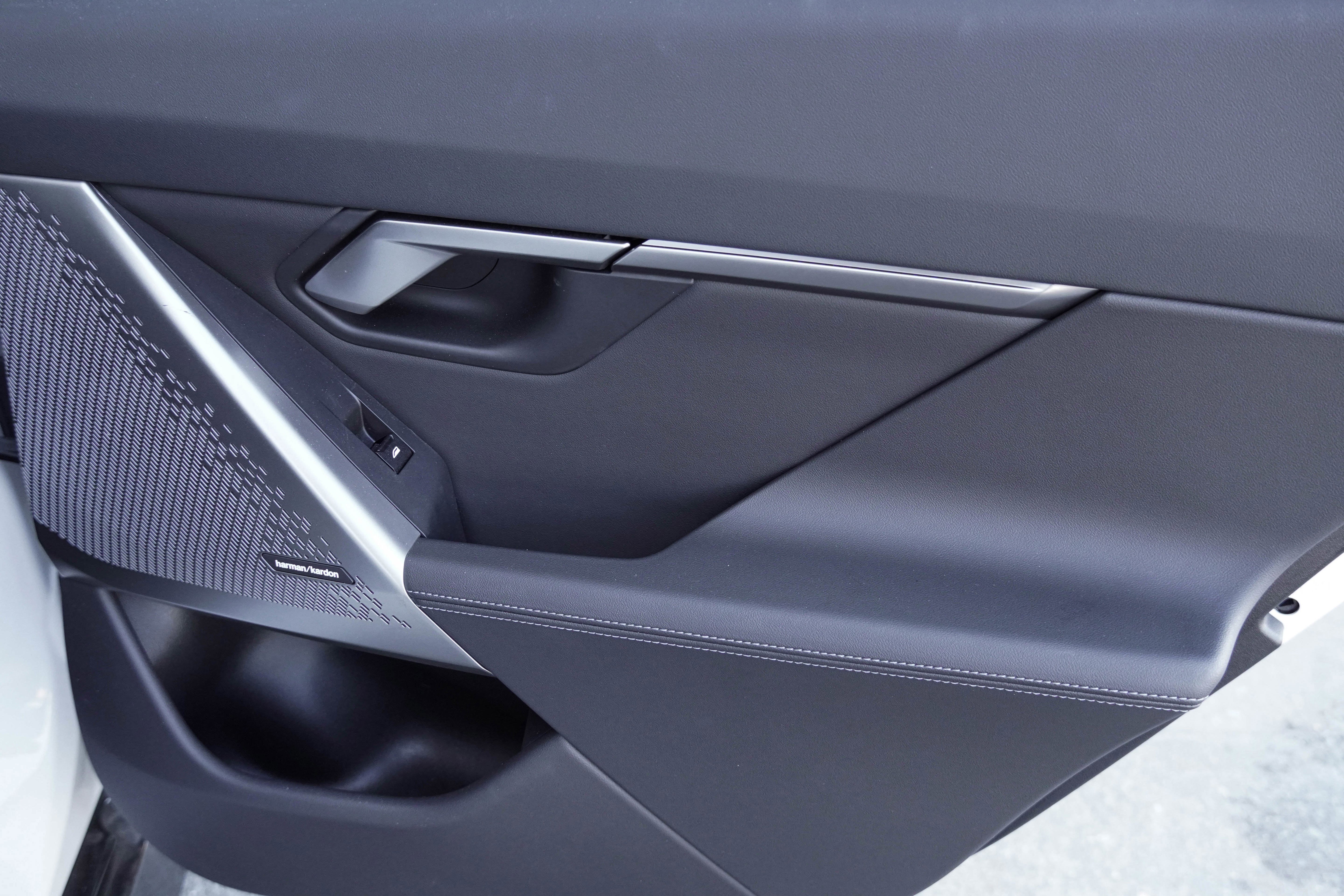 Used 2024 BMW i5 eDrive40i w/ M Sport Package image 35