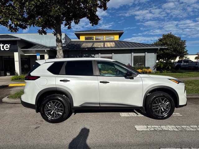 Used 2024 Nissan Rogue S AWD/4WD image 8