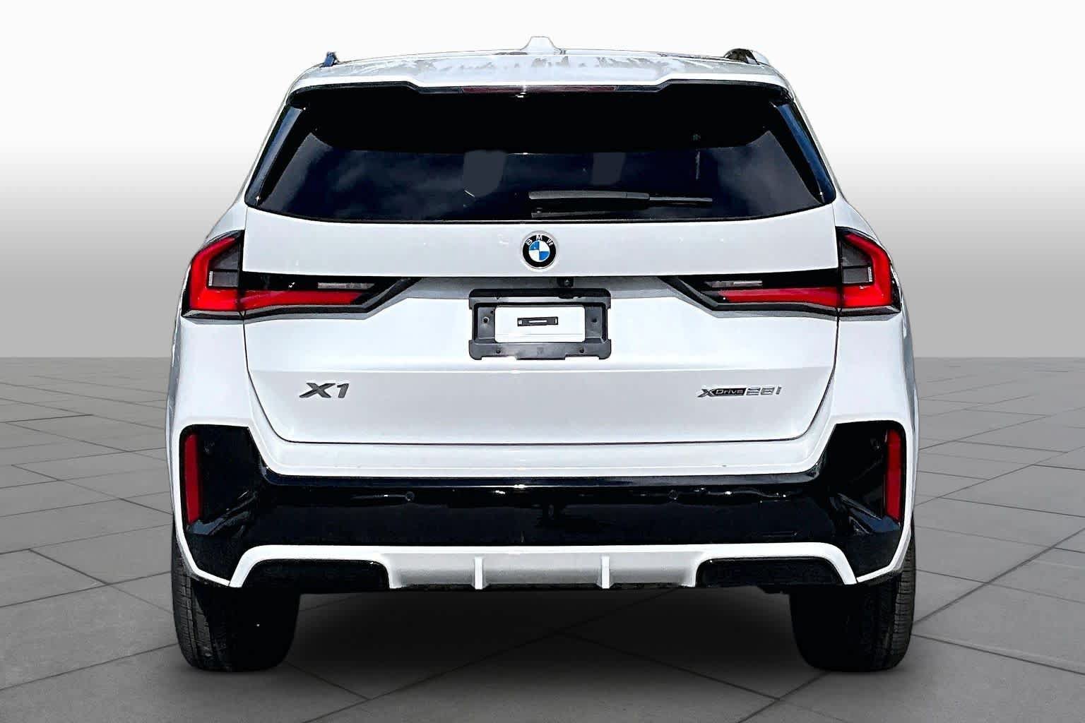Used 2023 BMW X1 xDrive28i w/ M Sport Package AWD/4WD image 5
