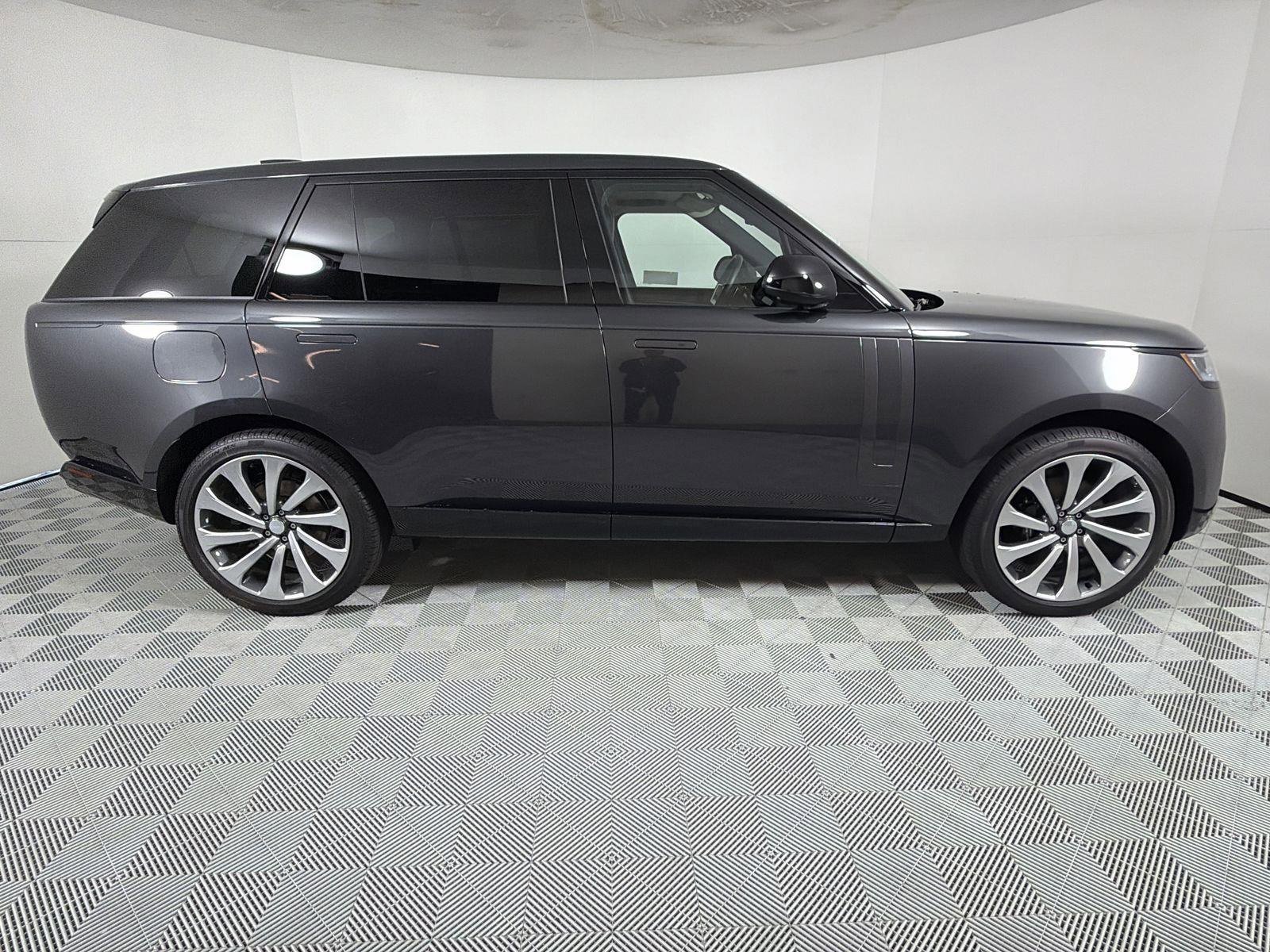 New 2025 Land Rover Range Rover Long Wheelbase SE image 6