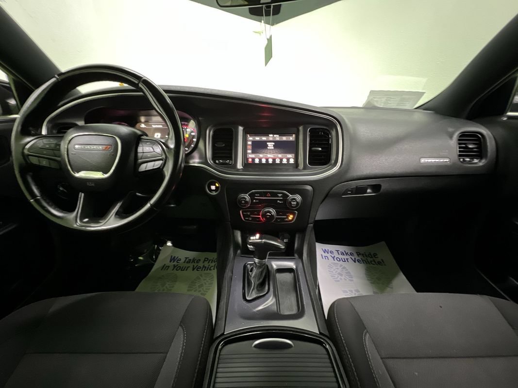 Used 2018 Dodge Charger SXT w/ Blacktop Package RWD image 5