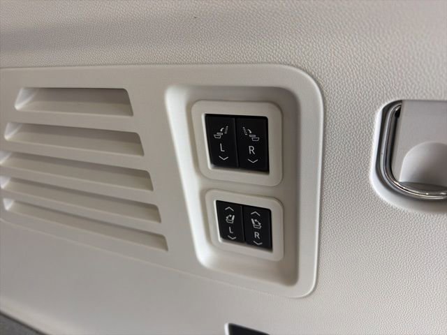 Used 2025 GMC Acadia Denali w/ Super Cruise Package image 21