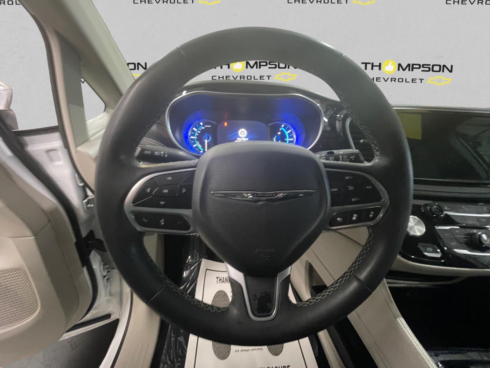 Used 2023 Chrysler Pacifica Limited FWD image 12