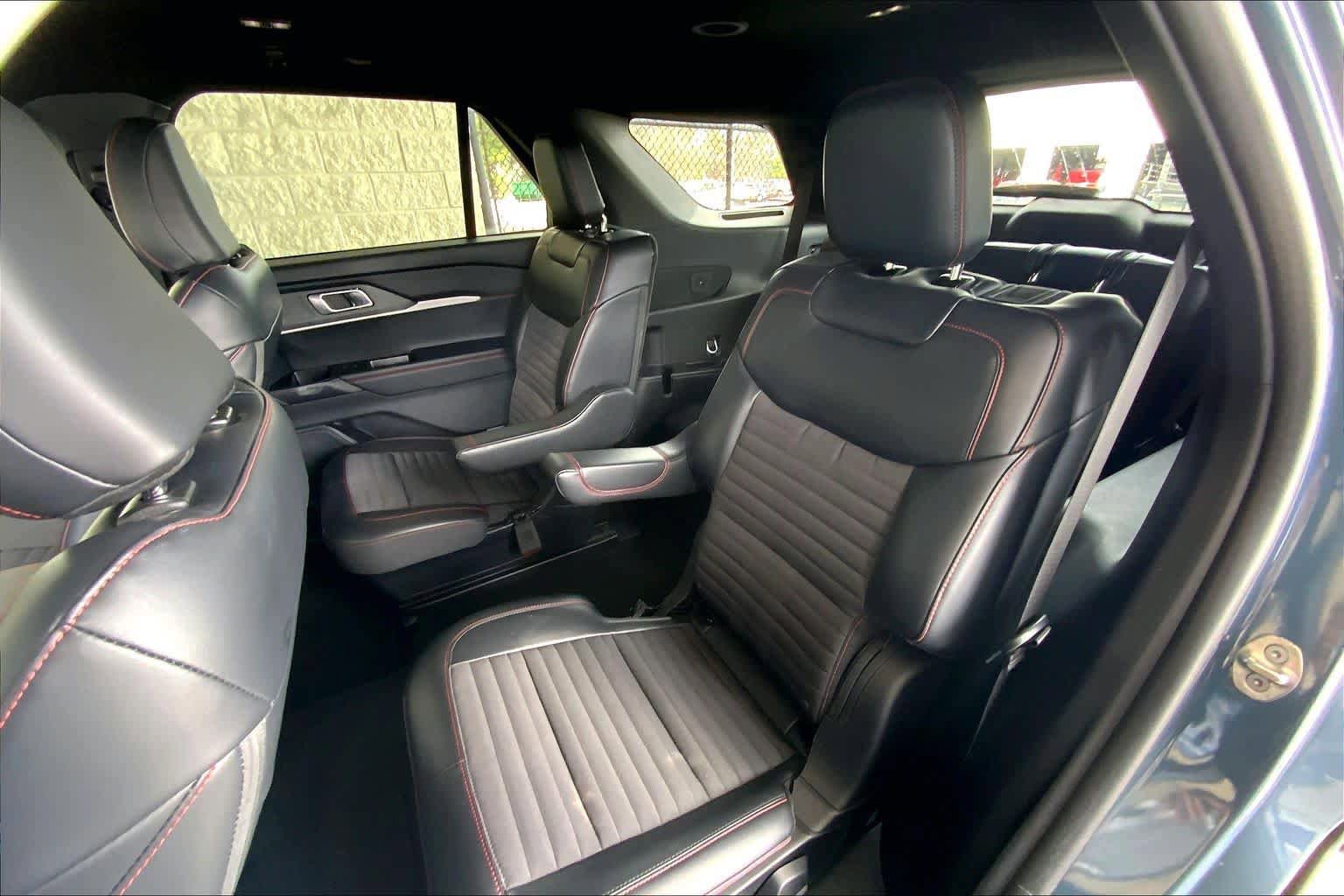 Used 2025 Ford Explorer ST-Line AWD/4WD image 20