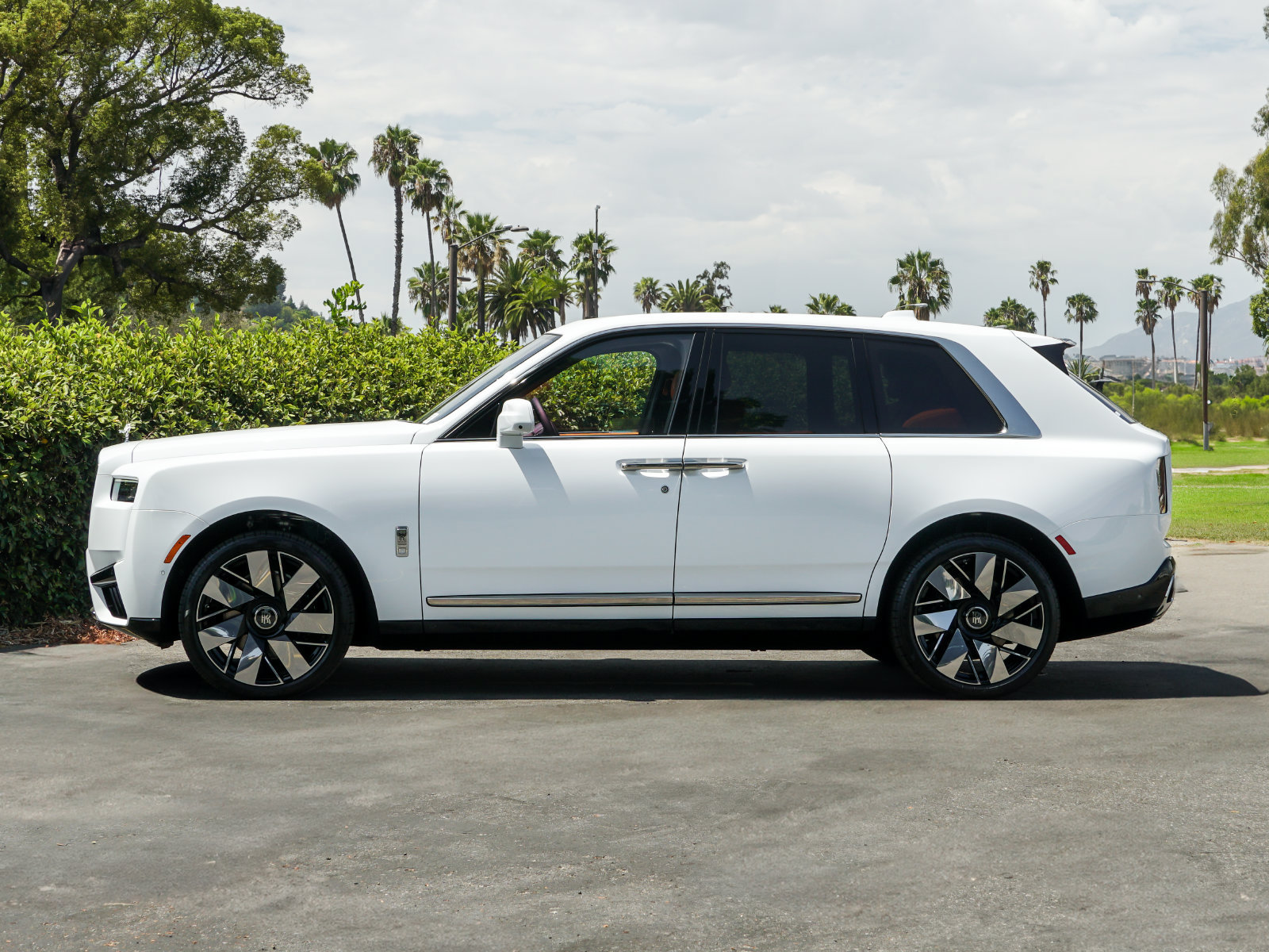 New 2026 Rolls-Royce Cullinan w/ Cullinan Package AWD/4WD image 3