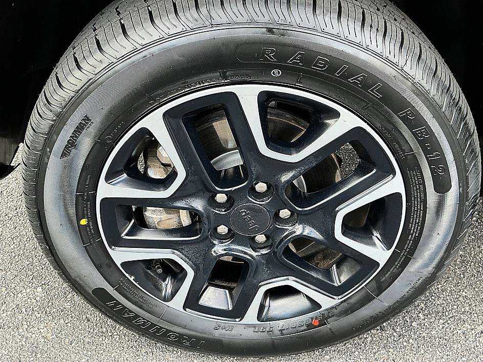 Used 2018 Jeep Compass Trailhawk w/ Cold Weather Group image 9