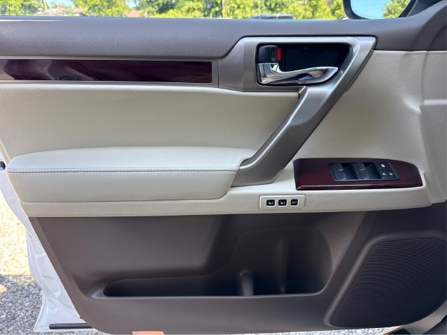 Used 2018 Lexus GX 460 Premium w/ Premium Package AWD/4WD image 22