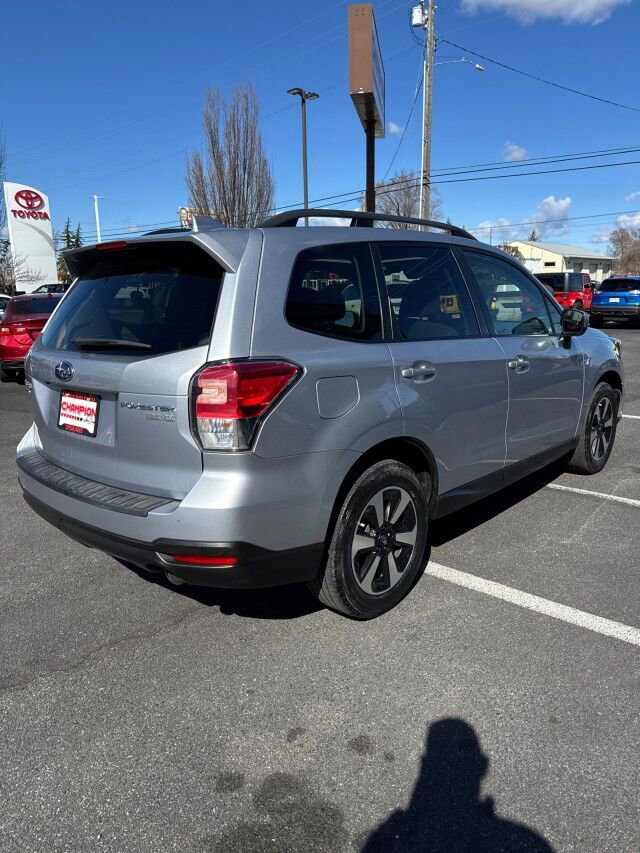 Used 2017 Subaru Forester 2.5i Premium AWD/4WD image 4