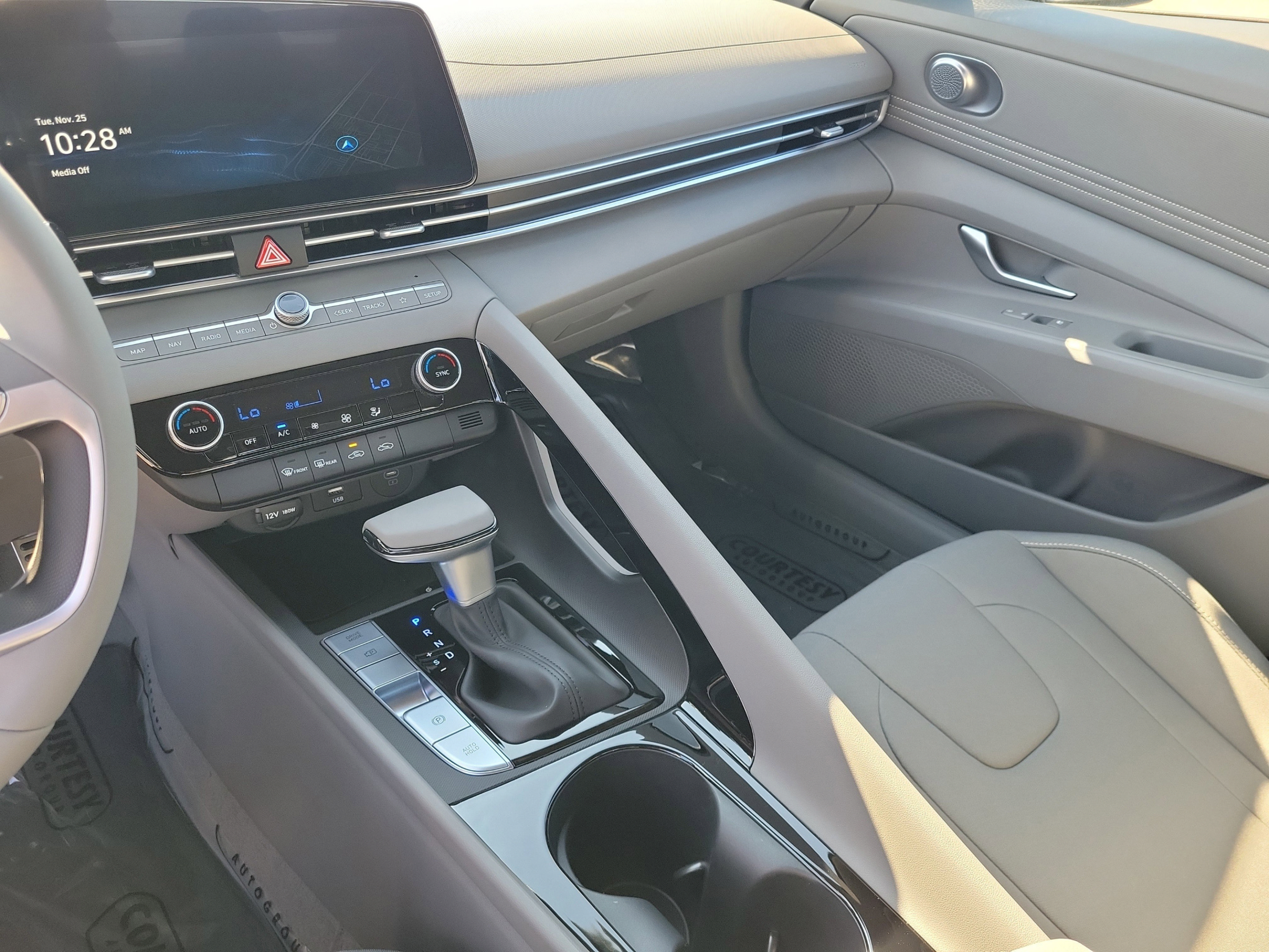 New 2026 Hyundai Elantra SEL FWD image 32
