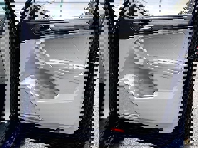 Used 2022 Volkswagen Tiguan SE AWD/4WD image 25