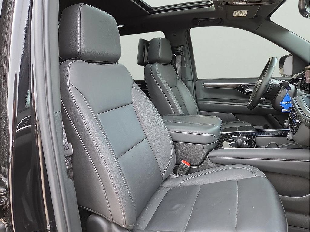 Used 2025 Chevrolet Tahoe Z71 w/ Z71 Off-Road Package AWD/4WD image 9