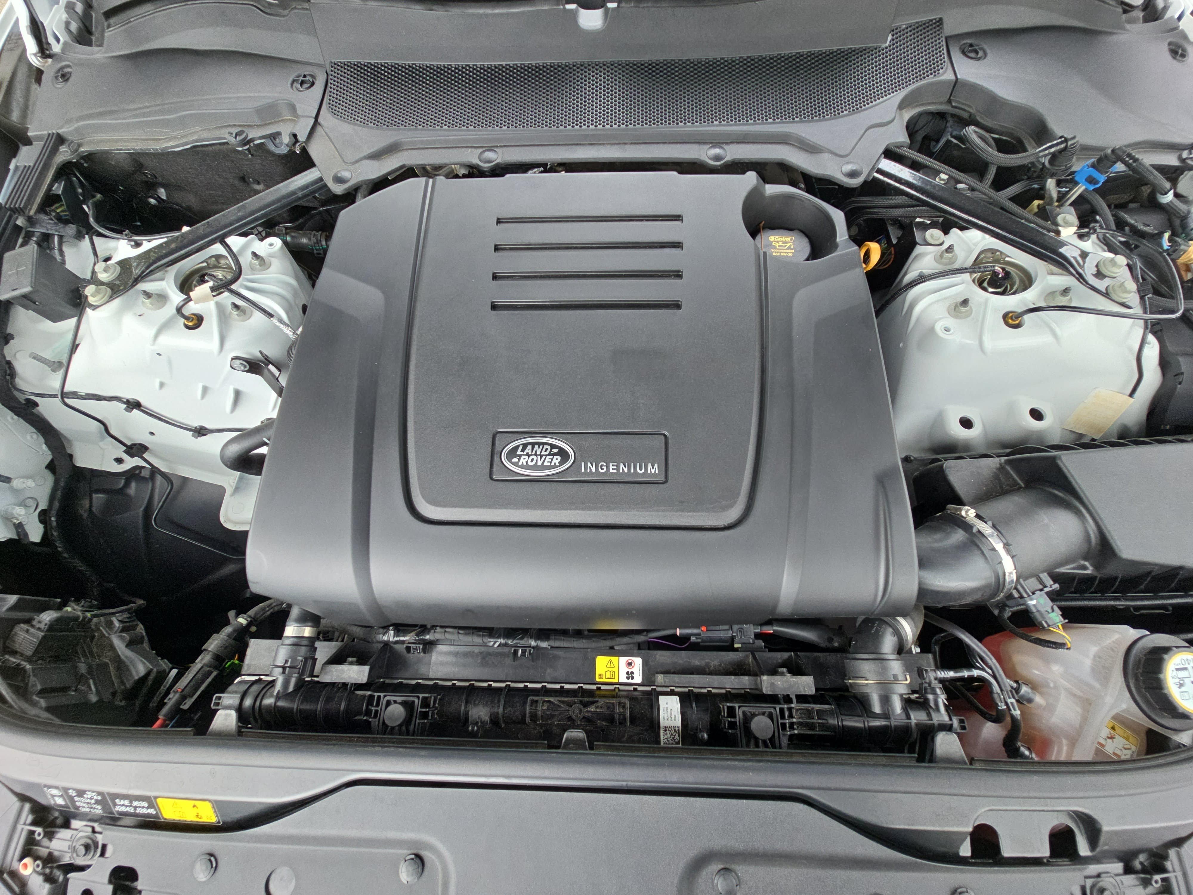 Certified 2025 Land Rover Discovery S AWD/4WD image 32